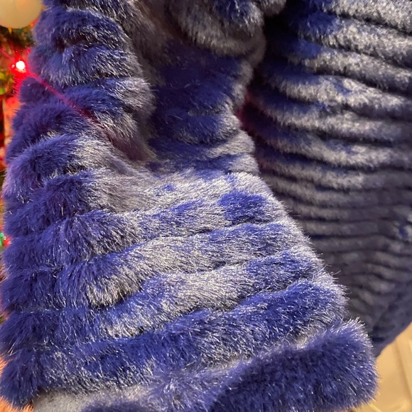 Woman’s JAYLEY Faux Mink Hooded Coat - Picture 5 of 11